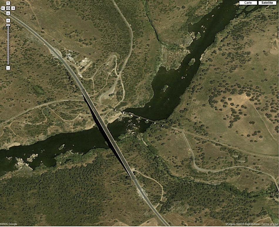 Vue satellite Google des ponts de Serpa. En haut à gauche vers Beja, en bas à droite vers Serpa, Vila Nova et l'Espagne (msa)