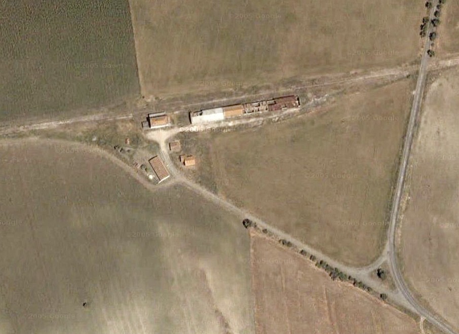 Vue satellite Google de la gare de Brinches. Vers la gauche Beja, à droite Pias.