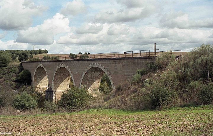 Pont du ramal Brinches à Serpa sur la rivière de l'Enxoé, route de Serpa à Brinches. (foto José Sousa, TrainSpotter)