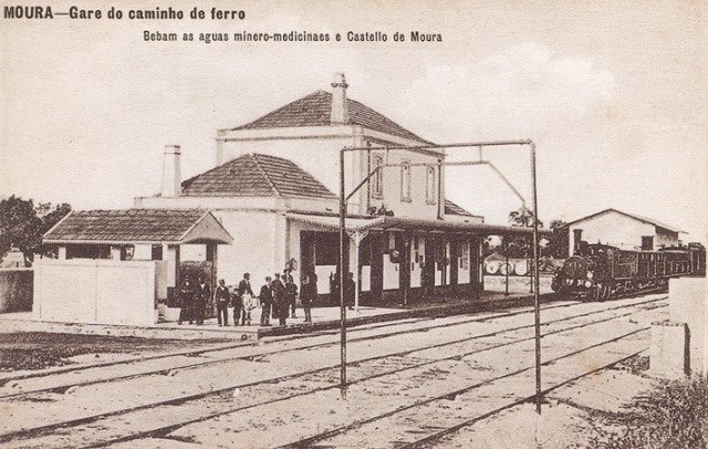 Carte Postale de la gare de Moura à l'époque de la vapeur. Exceptionnel document très rare.